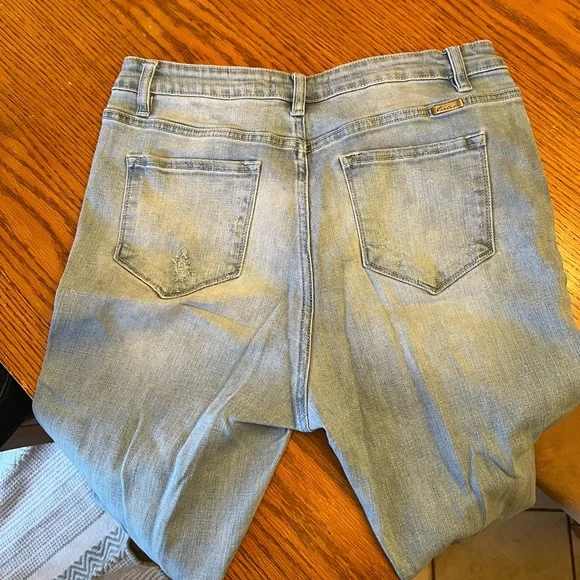 Light wash KanCan distressed skinny jeans - Picture 7 of 7